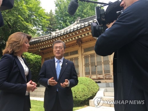 President Moon Jae-in holds an interview with CBS at Cheong Wa Dae in Seoul on June 20, 2017, in this photo provided by the presidential office. (Yonhap)