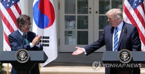 South Korean President Moon Jae-in (L) and U.S. President Donald Trump hold a joint press conference following their summit at the White House on June 30, 2017 (U.S. time). (Yonhap) (END)