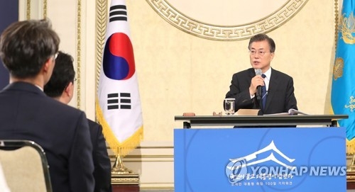 President Moon Jae-in answers a question in a press conference held at the presidential office Cheong Wa Dae on Aug. 17, 2017, marking his first 100 days in office. (Yonhap)