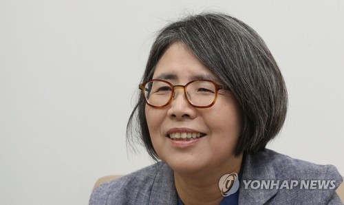 This photo, taken on Sept. 20, 2017, shows Kim Young-ran, the former chief of the Anti-Corruption and Civil Rights Commission speaking in an interview in Seoul. (Yonhap)