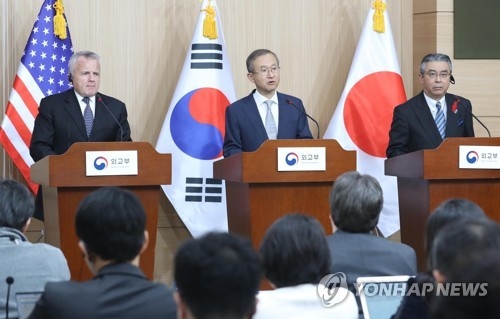 (LEAD) S. Korea, U.S., Japan agree to seek all possible diplomatic options on N.K. - 1