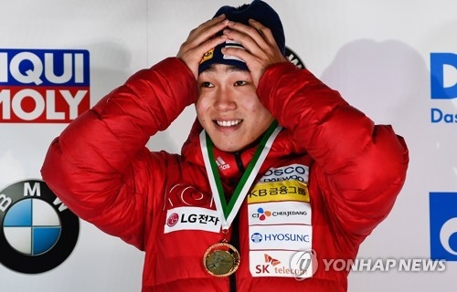 In this EPA photo, South Korean skeleton slider Yun Sung-bin reacts during the medal ceremony after winning the men's race at the International Bobsleigh & Skeleton Federation World Cup in Altenberg, Germany, on Jan. 5, 2018. (Yonhap)