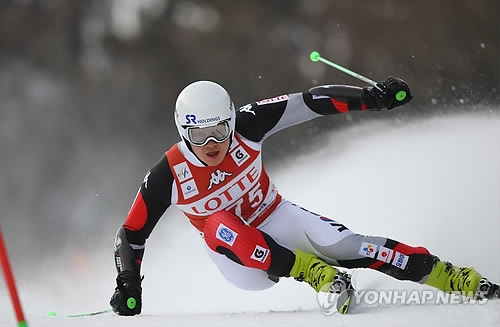 This file photo, taken Jan. 18, 2018, shows South Korean alpine skier Kyung Sung-hyun at a national skiing competition in Jeongseon, Gangwon Province. (Yonhap)