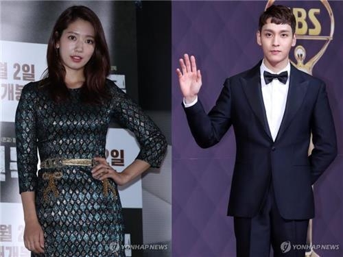 Park Shin-hye (L) and Choi Tae-joon (R) in this file photo (Yonhap)