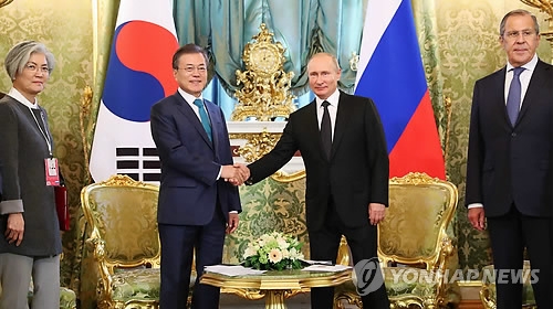 South Korean President Moon Jae-in (second from L) shakes hands with Russian President Vladimir Putin before the start of their bilateral summit in Moscow on June 22, 2018. (Yonhap)