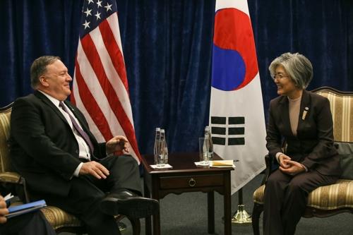 This photo, provided by Seoul's foreign ministry, shows South Korean Foreign Minister Kang Kyung-wha (R) meeting with U.S. Secretary of State Mike Pompeo in Warsaw, Poland, on Feb. 14, 2019. (Yonhap)