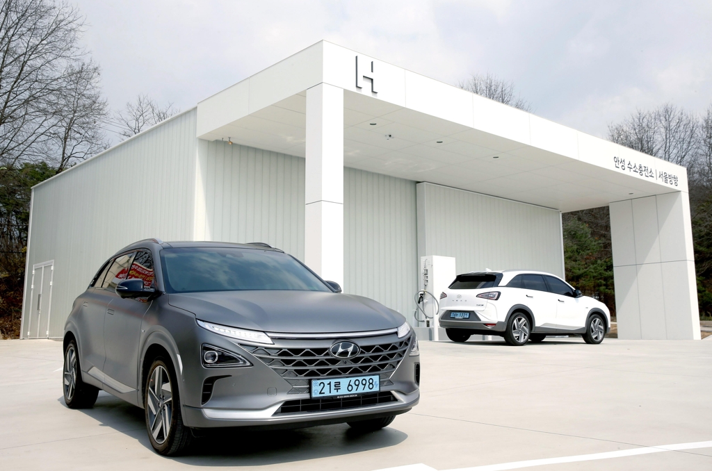 This file photo shows Hyundai Motor Co.'s hydrogen charging station at a highway rest stop in Anseong, 77 km south of Seoul. (Yonhap)