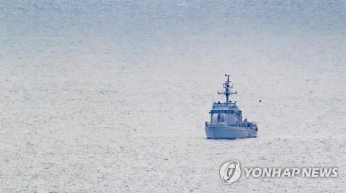 A high-speed boat of the South Korean Navy sails off South Korea's Yeonpyeong Island near North Korea in the Yellow Sea on July 1, 2020. (Yonhap)