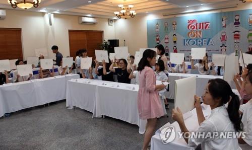 In this file photo, participants hold up their answers during a Korean language competition at Vietnam National University in Hanoi on June 21, 2018. (Yonhap) 