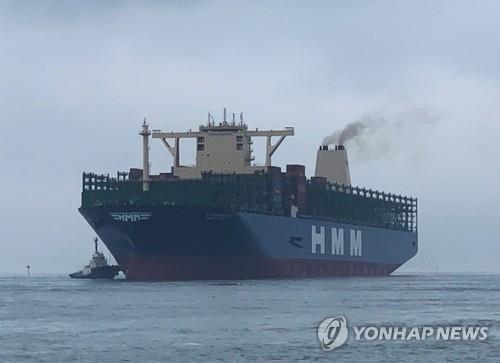 This file photo provided by Pusan Newport Co. (PNC) shows a 24,000 twenty-foot equivalent unit (TEU) container carrier of HMM Co. entering the Port of Busan in the city of Busan, 453 kilometers southeast of Seoul. (PHOTO NOT FOR SALE) (Yonhap)