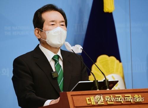 Ex-Prime Minister Chung Sye-kyun speaks during a press conference on July 5, 2021, at the National Assembly in Seoul. (Yonhap)