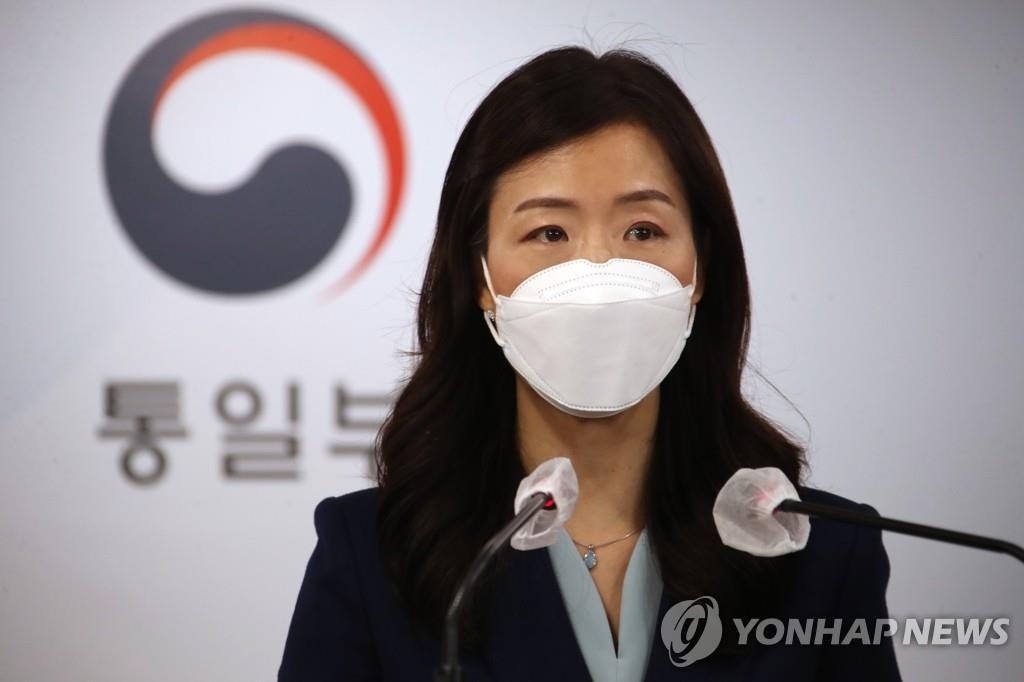 This undated file photo shows Lee Jong-joo, spokesperson of the unification ministry, speaking during a press briefing at the government complex in Seoul. (Yonhap)