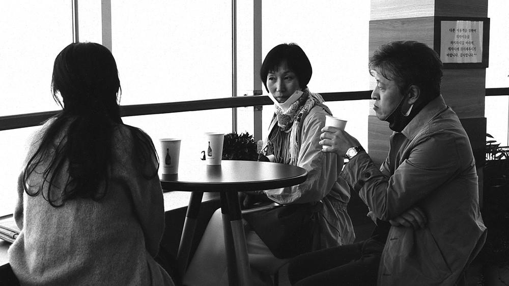 This image provided by Jeonwonsa Film shows a scene from "The Novelist's Film." (PHOTO NOT FOR SALE) (Yonhap)
