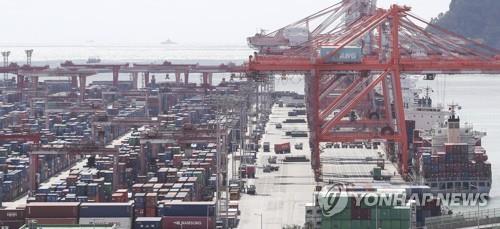 This file photo, taken Sept. 21, 2022, shows stacks of containers at a port in South Korea's southeastern city of Busan. (Yonhap)