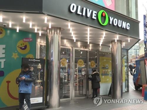 This file photo, provided by Yonhap News TV on Feb. 19, 2019, shows a CJ Olive Young outlet. (PHOTO NOT FOR SALE) (Yonhap)