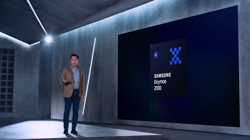 Kang In-yup, chef de la division système LSI de Samsung Electronics Co., prend la parole lors de l'événement Exynos On, afin de présenter le dernier processeur d'application (AP) mobile Exynos 2100, le mardi 12 janvier 2021. (Photo fournie par Samsung Electronics Co. Revente et archivage interdits)