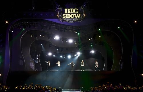 <빅뱅, 화려한 컴백 공연..4만팬 집결> - 2