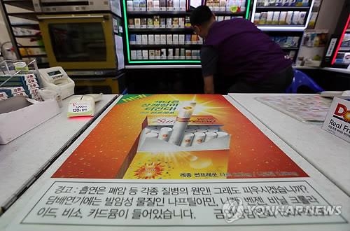 불법 담배광고 활개…편의점 화려한 홍보물 '흡연 유혹' - 3