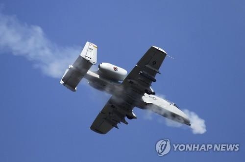 미국 " 최신예 F-35 스텔스 전투기와 '노장' A-10기 맞짱" - 3