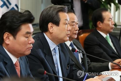 김무성 "미래세대 위해 국정교과서 전환 불가피"(종합) - 2