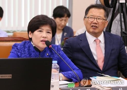정치권 '역사전쟁'…내주 '교과서국정화' 앞두고 충돌 - 2