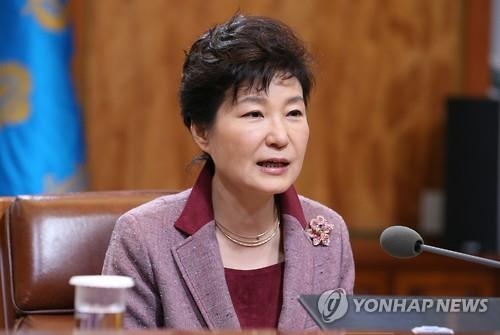 朴대통령 '올바른 역사교육' 역설…교과서논쟁 정면대응 - 2
