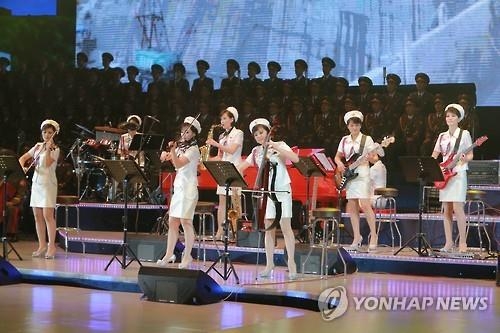 '북한판 걸그룹' 모란봉악단, 특별진급에 인민배우 칭호도 받아 - 2