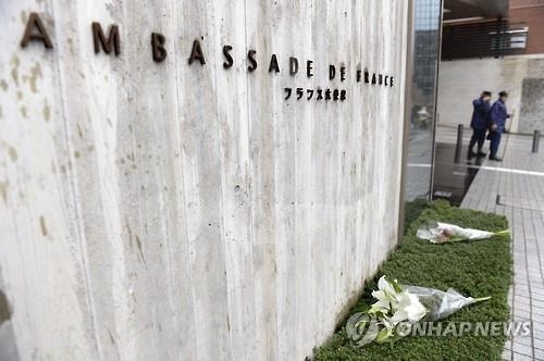 <파리 테러> 아베 "충격과 분노…테러방지 긴밀히 연대"(종합) - 2