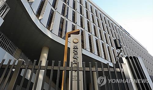 성남시 '무상교복 조례'도 복지부서 제동…재협의 통보 - 2