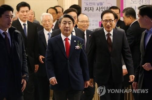 이前대통령 "朴대통령, 잘하고 있는데 무슨 조언을…" - 2