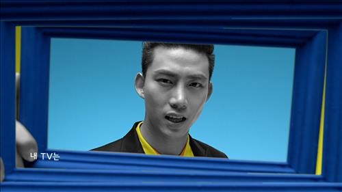 스마트폰 동영상 서비스 '옥수수' 광고에 옥택연·유승옥 - 2