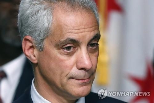 백악관 실세서 못 믿을 시장으로…이매뉴얼 정치생명 위기 - 2