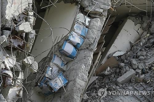 대만 강진붕괴 건물 벽에 '양철깡통' 가득…부실 '두부시공'논란 - 2