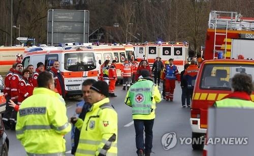 독일 남부서 열차 충돌 뒤 전복…최소 4명 사망·150명 부상(종합) - 2