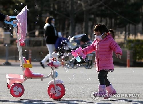 충북 흐리지만 '포근'…밤부터 주말까지 겨울비 - 2