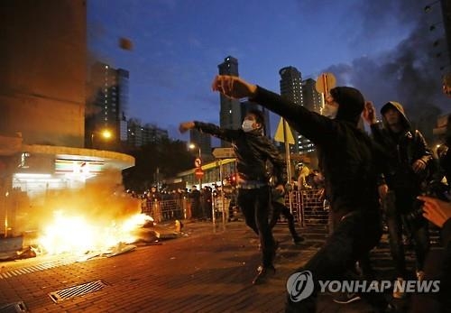 홍콩 춘제시위에 中 '폭란' 규정…강경 대응 예고 - 2