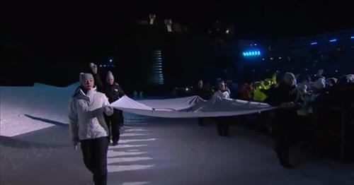 동계청소년올림픽 개막…김연아 올림픽기 전달 - 2