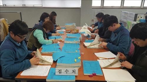 '성추행 금품무마' 포천시장 주민소환투표 청구 - 2