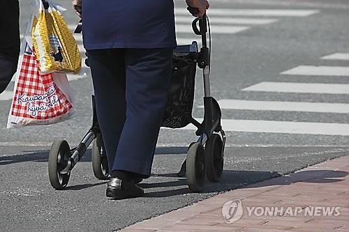 '여기는 2033년 서울'…일 할 사람 적고 부양인구만 - 2