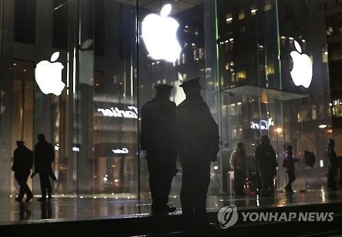 NYT "애플, 해킹 불가능하도록 아이폰 보안 더 강화" - 3