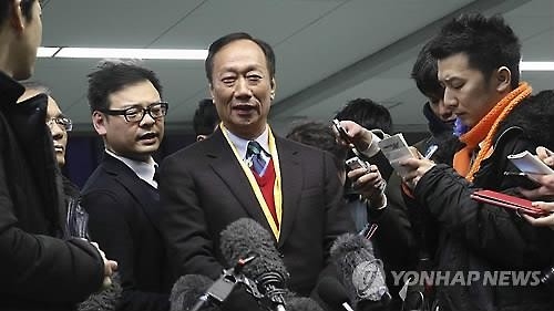폭스콘의 샤프 인수 막판 진통…협상시한 내달로 연장 - 2