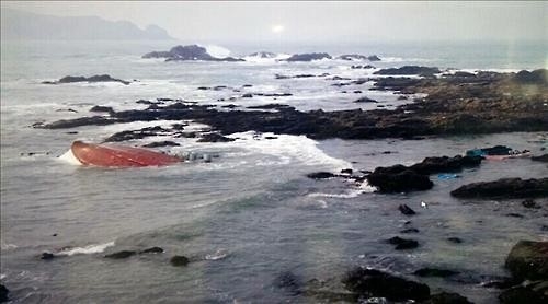 제주 추자도 해상서 어선 전복…2명 실종 - 2