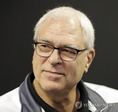 < NBA> 필 잭슨, 커리 평가절하 글 때문에 뭇매 - 2