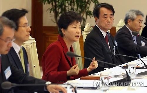 靑 "필리버스터에 與내분까지"…노기 억누른채 한숨만 - 2