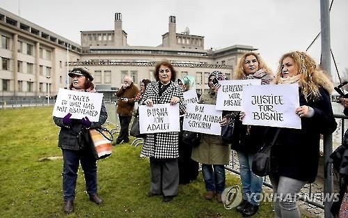 ICTY, 보스니아 내전 전범 카라지치에 40년형 선고(종합) - 3