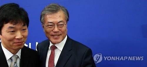 文 "야권 후보 단일화 꼭 필요…도움되면 어디든 갈 것" - 2