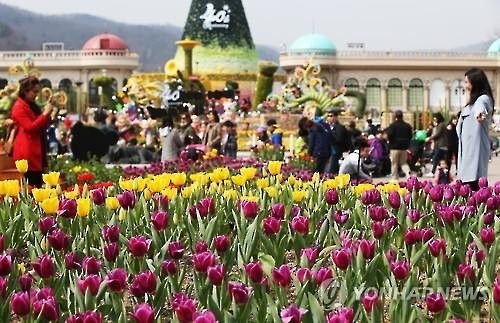 '봄내음 물씬'…봄꽃 축제·유원지 행락객 '물결' - 2