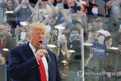 '별명짓기 달인' 트럼프…"부정직한 힐러리" "거짓말쟁이 테드" - 2