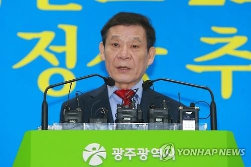 윤장현 시장 "전공노 가입 논란 감사·검찰 조사 뒤 결정" - 2