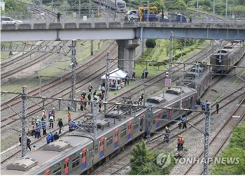 노량진역 전동차 사고는 '부상(浮上)탈선' 추정 - 3